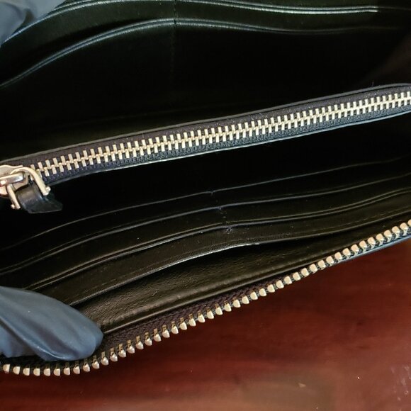MARC JACOBS Leather (Zippy) Wallet w/ Silver Hardware & front zip compartment - Picture 7 of 11
